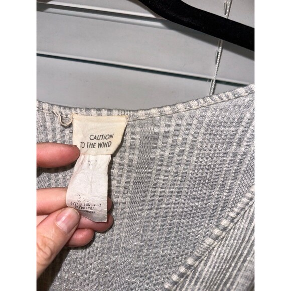 Caution to the wind grey and white romper - Picture 4 of 5